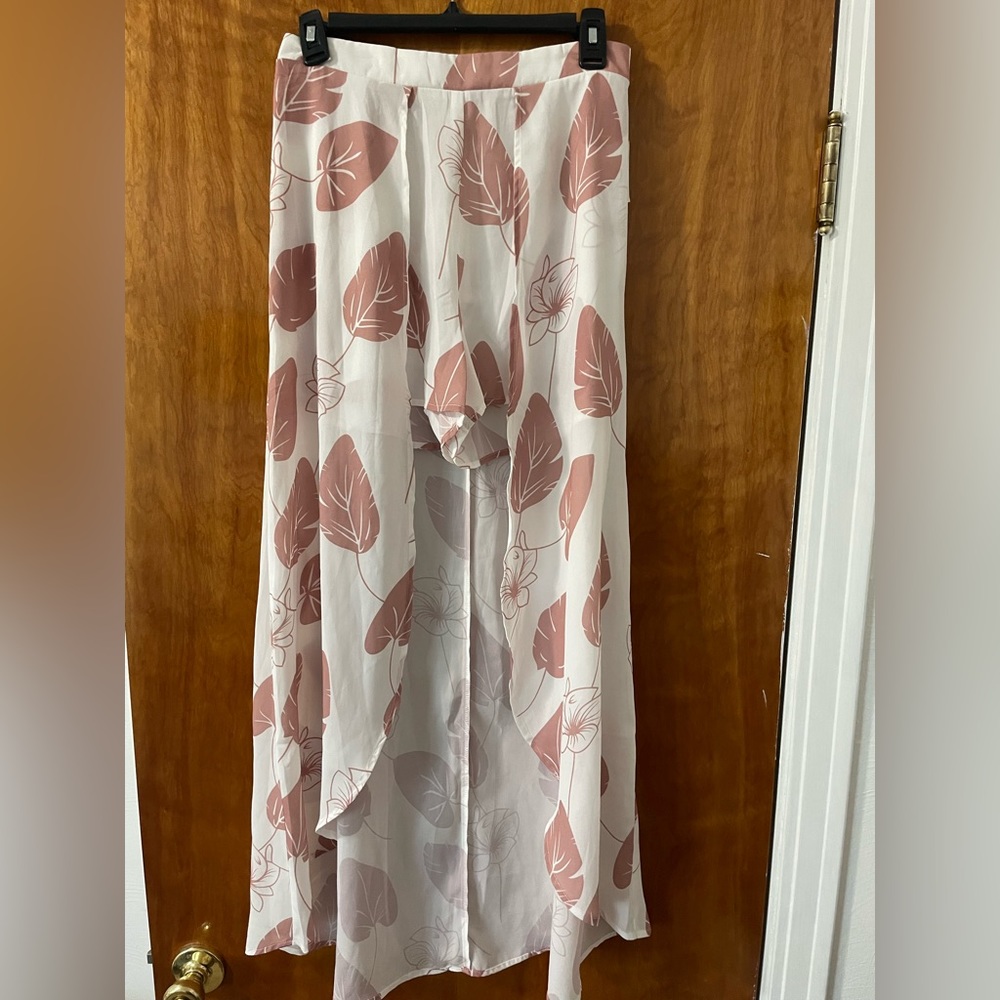 Charlotte Russe Hi-Low Shorts White & Coral Floral Zippered Women’s Medium NWT
